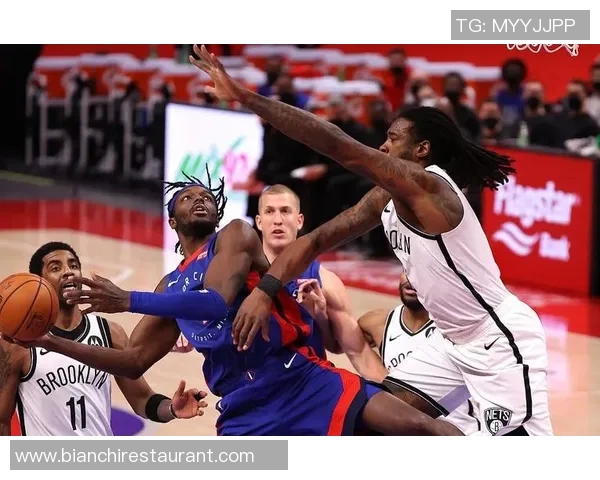 2019212篮网与猛龙激战正酣球迷见证精彩瞬间与精彩表现 2019212篮网与猛龙激战正酣球迷见证精彩瞬间与精彩表现