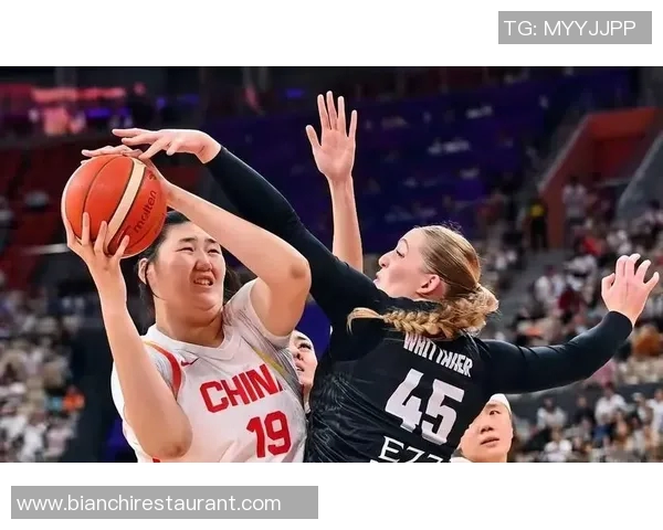 北京女篮与山西女篮激战正酣争夺女篮联赛季后赛资格的关键之战