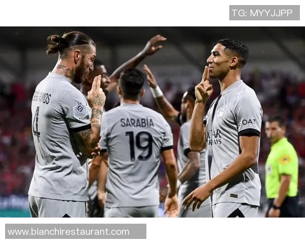 内马尔缺阵巴黎圣日耳曼险胜兰斯，博卡里尔弗利公开赛头球破门成巴黎英雄